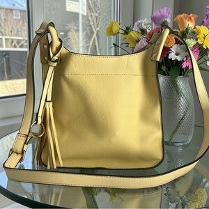 Jen and Co. EUC Vegan Leather Butter Yellow Crossbody bag